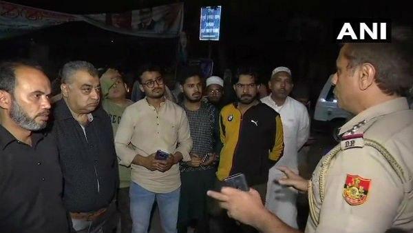 বাড়ি থেকে হবে প্রতিবাদ!