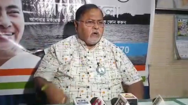 বসন্তোৎসবে বিতর্ক উপাচার্যের ইস্তফা গ্রহণ করলেন না পার্থ বসন্তোৎসবে বিতর্ক উপাচার্যের ইস্তফা গ্রহণ করলেন না পার্থ