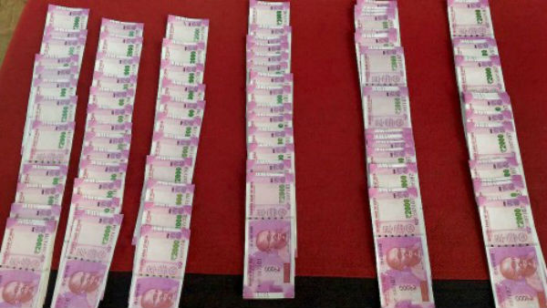 খবর পেয়ে নোটগুলি উদ্ধার করে কুলটি থানার পুলিশ