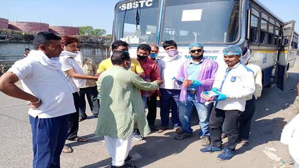 নির্মাণ শ্রমিকদের ঘরে ফেরালেন শুভেন্দু