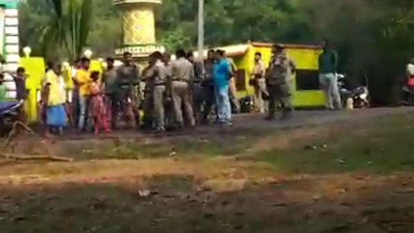 কেশপুরে আদালতের নির্দেশে আড়াই বছর মাটি খুঁড়ে তোলা হল কঙ্কাল কেশপুরে আদালতের নির্দেশে আড়াই বছর মাটি খুঁড়ে তোলা হল কঙ্কাল