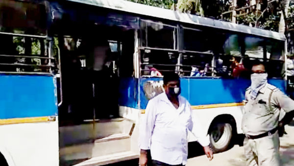 অনাহারে থাকা পরিচারিকা ও রিক্সাওয়ালাদের বাড়ি ফেরাল পুলিশ অনাহারে থাকা পরিচারিকা ও রিক্সাওয়ালাদের বাড়ি ফেরাল পুলিশ