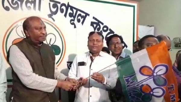 তৃণমূলে যোগ জলপাইগুড়ির প্রাক্তন কাউন্সিলরের তৃণমূলে যোগ জলপাইগুড়ির প্রাক্তন কাউন্সিলরের