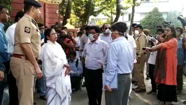 কোনও ফাঁক রাখতে চান না মমতা