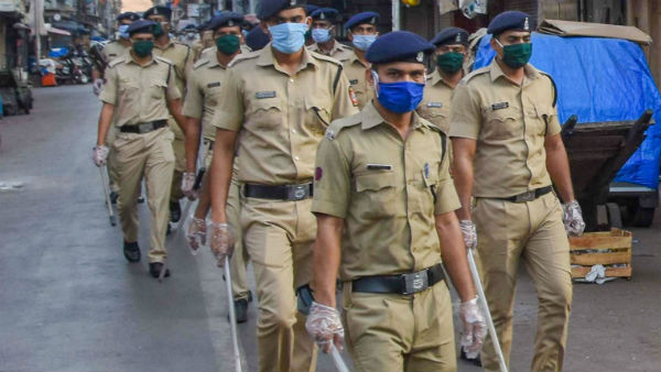 জেলাগুলিতে নজরদারি