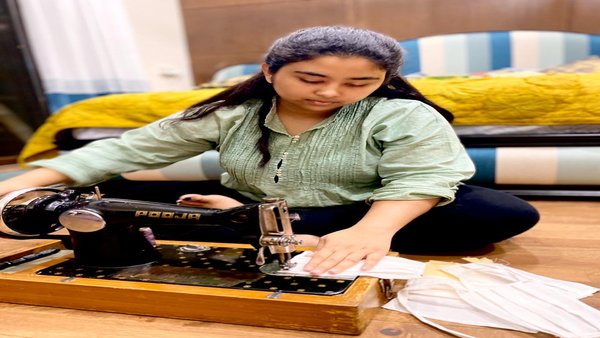 স্ত্রী, কন্যার জন্য গর্বিত মন্ত্রী