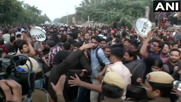 প্রতিবাদে পোস্টার