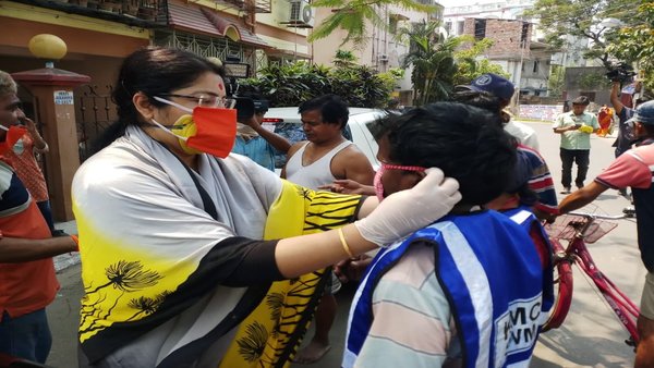 লকেটের কটাক্ষ