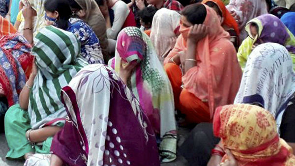 সামাজিক মাধ্যমে যৌনকর্মীদের জন্য অর্থসাহায্য সংগ্ৰহ