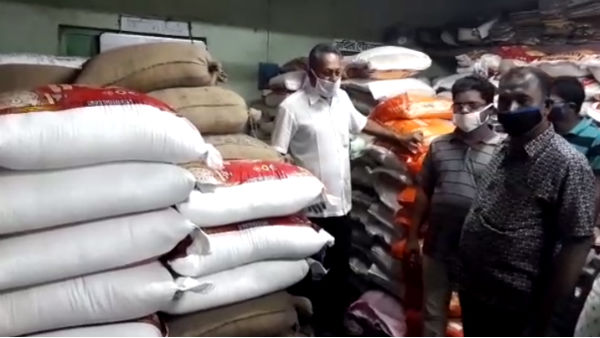 ভিক্ষাবৃত্তি করে মুখ্যমন্ত্রীর ত্রাণ তহবিলে দান প্রধানের ভিক্ষাবৃত্তি করে মুখ্যমন্ত্রীর ত্রাণ তহবিলে দান প্রধানের