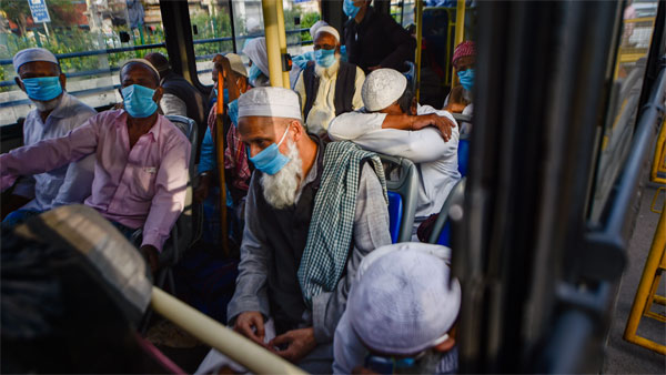 অর্ধনগ্ন অবস্থায় রোগীদের অভব্য আচরণ!