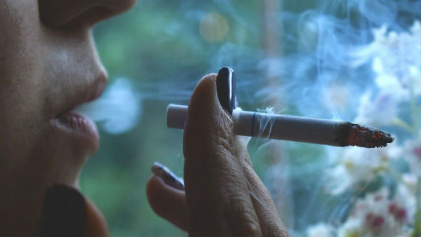 ধূমপান ছেড়ে দিলে সংক্রমণের সম্ভাবনা কমবে