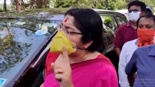 সংসদকে ঘোরানোর অভিযোগ