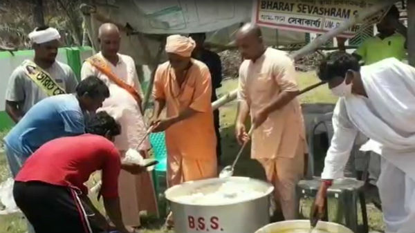 আম্ফান বিধ্বস্ত বাংলায় ত্রণের কাজে ভারত সেবাশ্রম আম্ফান বিধ্বস্ত বাংলায় ত্রণের কাজে ভারত সেবাশ্রম