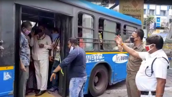 বেসরকারি বাসে ভাড়া বৃদ্ধি নয়, বলেছিলেন পরিবহণ মন্ত্রী