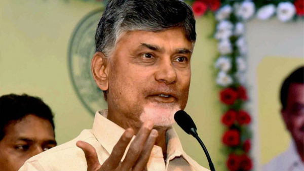 হায়দরাবাদ থেকে অন্ধ্রে ফিরতেই বিতর্কের মুখে পড়েন চন্দ্রবাবু