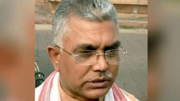 সচিবকে বলির পাঠা করা হচ্ছে