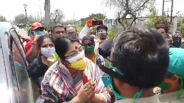 লকেটের অভিযোগ