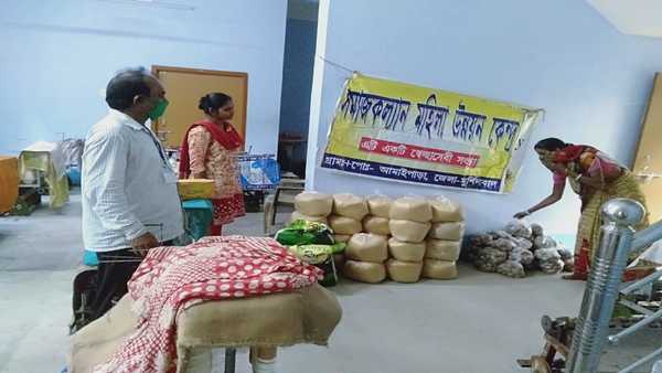 বিভিন্ন জায়গায় সাহায্যের হাত