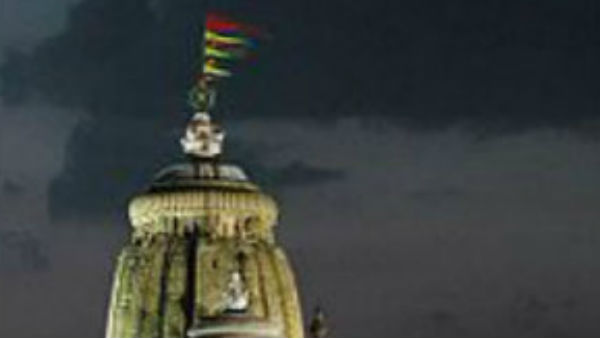 অশনি সংকেত পুরীর মন্দিরের ধ্বজায়