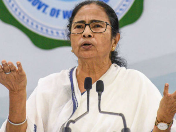 আসরে মুখ্যমন্ত্রী