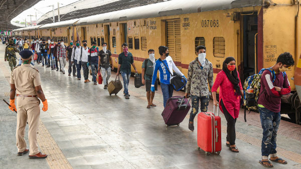 লকডাউনে কার্যত পথে বসে পিন্টু-র পরিবার