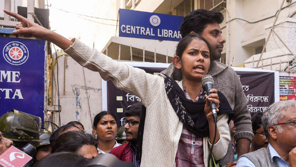 এসএফআইয়ের পক্ষে ঐশী ছাত্রছাত্রীদের পাশে