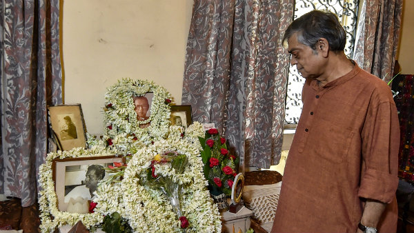 শতবর্ষে সত্যজিৎ, তাঁর পাঁচটি অসাধারণ বই এক ঝলকে দেখে নেওয়া যাক শতবর্ষে সত্যজিৎ, তাঁর পাঁচটি অসাধারণ বই এক ঝলকে দেখে নেওয়া যাক