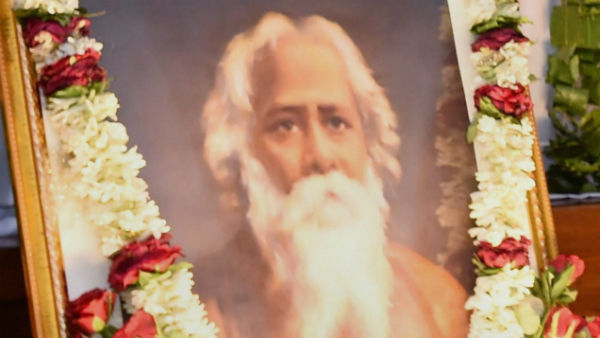 মেন্যু কার্ড নিয়ে আসতেন!