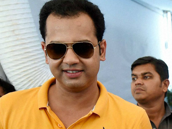 রাঁধুনির শরীরে করোনা পজিটিভ, ১৪ দিন বাড়িতেই কোয়ারান্টাইনে রাহুল মহাজন ও তাঁর স্ত্রী রাঁধুনির শরীরে করোনা পজিটিভ, ১৪ দিন বাড়িতেই কোয়ারান্টাইনে রাহুল মহাজন ও তাঁর স্ত্রী