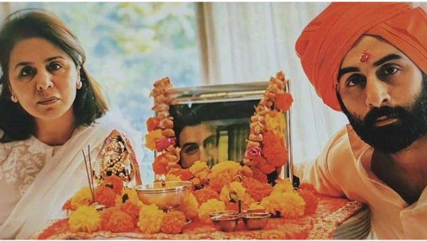 প্রয়াত ঋষি কাপুরের প্রার্থনা সভায় আবেগ বিহ্বল পরিবার প্রয়াত ঋষি কাপুরের প্রার্থনা সভায় আবেগ বিহ্বল পরিবার