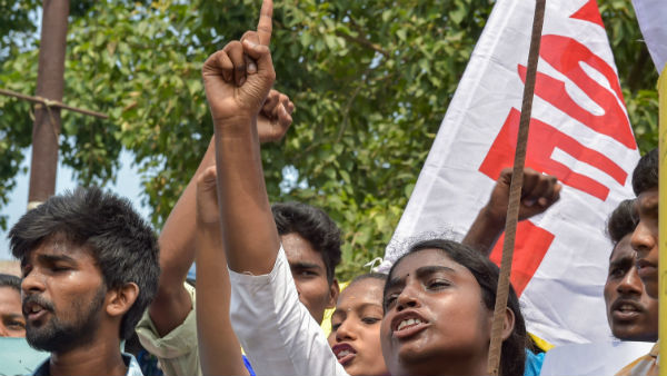 লকডাউনের মাঝেই রাজ্যজুড়ে বিক্ষোভ কর্মসূচিতে নামছে এসএফআই লকডাউনের মাঝেই রাজ্যজুড়ে বিক্ষোভ কর্মসূচিতে নামছে এসএফআই