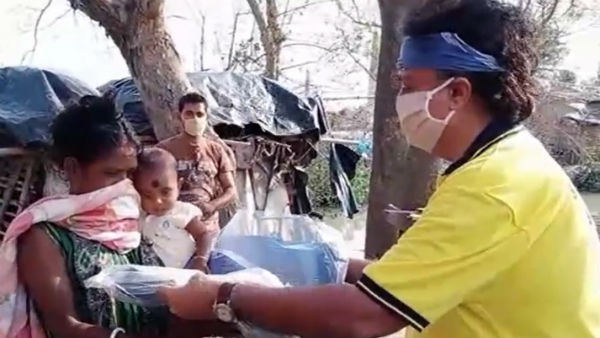 সুন্দরবনে দুর্গত এলাকায় পুলিশের ত্রাণ বিলি সুন্দরবনে দুর্গত এলাকায় পুলিশের ত্রাণ বিলি