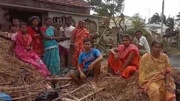 আম্ফানে বাঁধ ভেঙে ঘরে জল ঢুকে ভেসেছে অ্যাডমিট ও বই খাতা, বিপাকে উচ্চ মাধ্যমিক পরীক্ষার্থিরা আম্ফানে বাঁধ ভেঙে ঘরে জল ঢুকে ভেসেছে অ্যাডমিট ও বই খাতা, বিপাকে উচ্চ মাধ্যমিক পরীক্ষার্থিরা