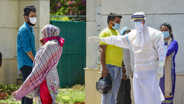 হোস্টেলকে কোভিট সেন্টার করা নিয়ে আন্দোলন