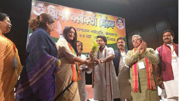 মহিলা মোর্চাকে গুরুত্বের আসনে বসিয়েছেন ‘গ্ল্যামার-গার্ল’রা