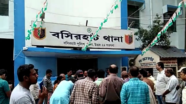 ভিন রাজ্যে পাচার হওয়া দুই ছাত্রীকে ঘরে ফিরিয়ে দিল পুলিশ ভিন রাজ্যে পাচার হওয়া দুই ছাত্রীকে ঘরে ফিরিয়ে দিল পুলিশ