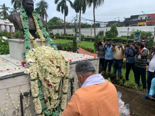 শ্যামাপ্রসাদ মুখোপাধ্যায়ের প্রতি শ্রদ্ধা জ্ঞাপন বিজেপি নেতাদের