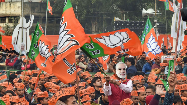 মুকুলকে ফ্রি খেলোয়াড় করে তৃণমূল ভাঙাল প্ল্যান বিজেপির