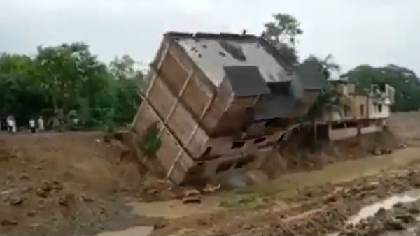 তাসের ঘরের মতো ভেঙে পড়ল চারতলা বাড়ি, দেখুন ভিডিও তাসের ঘরের মতো ভেঙে পড়ল চারতলা বাড়ি, দেখুন ভিডিও
