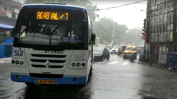রাস্তায় বাসের সংখ্যা কম
