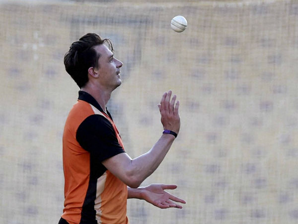 স্টেইনের বাড়িতে হামলা