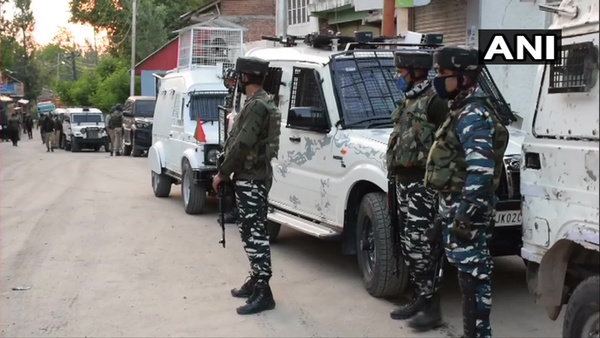এলাকা ঘিরে তল্লাশি নিরাপত্তাবাহিনীর