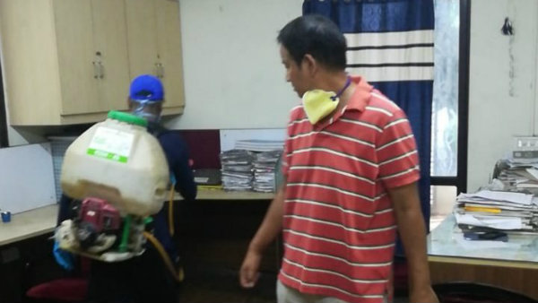 করোনা নিয়ে টালিগঞ্জ থানায় হাজির এক ব্যক্তি করোনা নিয়ে টালিগঞ্জ থানায় হাজির এক ব্যক্তি