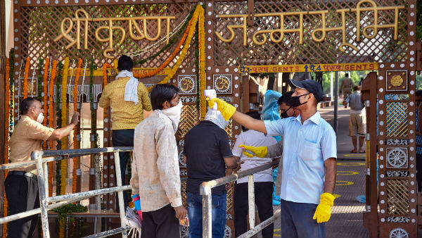 মন্দির চত্ত্বরে অ্যালকোহল স্যানিটাইজার ব্যবহারে আপত্তি তুলল বৃন্দাবন–মথুরার কিছু মন্দির মন্দির চত্ত্বরে অ্যালকোহল স্যানিটাইজার ব্যবহারে আপত্তি তুলল বৃন্দাবন–মথুরার কিছু মন্দির