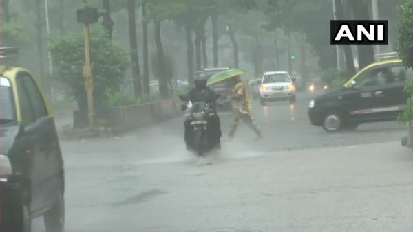 সতর্কতা মুম্বইতে