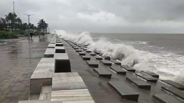 অতিভারী বৃষ্টির সতর্কতা পশ্চিম উপকূলে