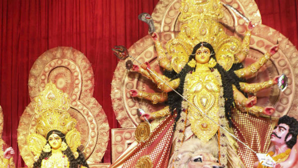 বিদেশে পাড়ি দিল দুর্গা