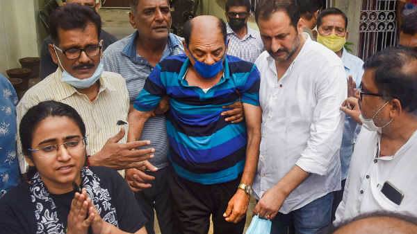 শেষবারের মতো সুশান্ত সিংকে দেখতে আসেন রিয়া