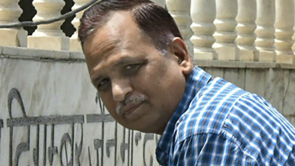হাসপাতালে ভর্তি স্বাস্থ্য মন্ত্রী